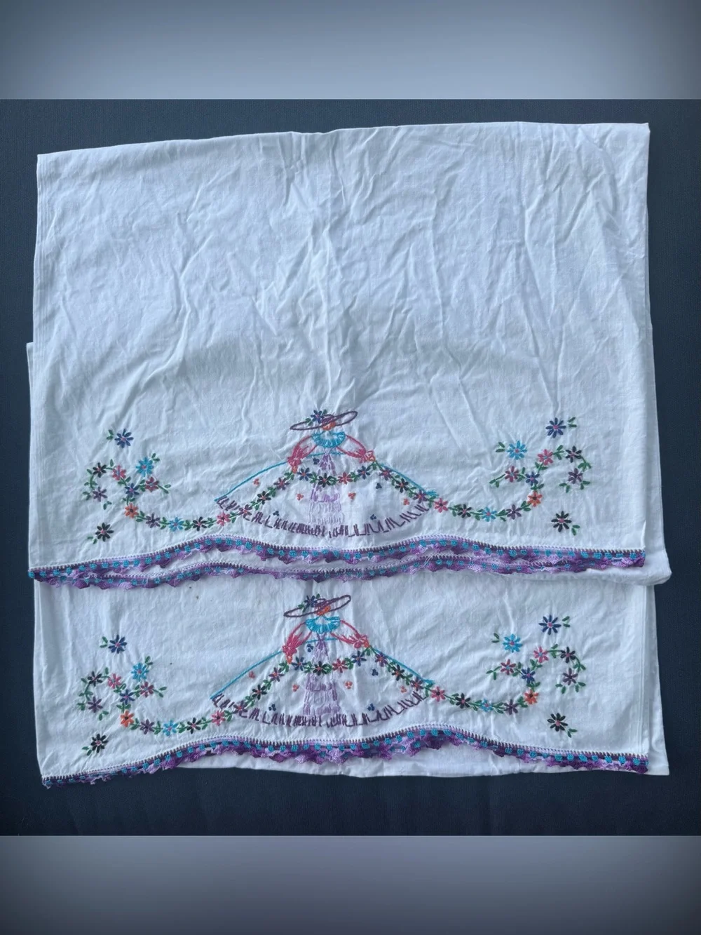 Hand-Embroidered VTG Pillowcase Set